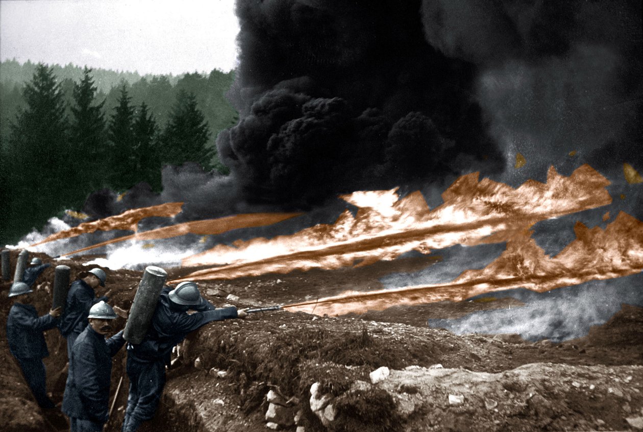Francouzští vojáci používající plamenomety ze zákopů, Chemin des Dames od Unknown photographer