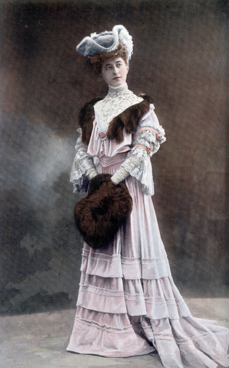 Francouzská komička Gabrielle Dorziat (1880-1979) foto od Reutlingera z francouzských novin "Le Theatre" září 1905 od Unknown photographer