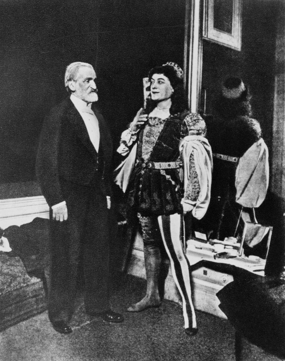 Giuseppe Verdi a Victor Maurel (v Iago) v únoru 1887 v milánské Scale po premiéře Otella. od Unknown photographer