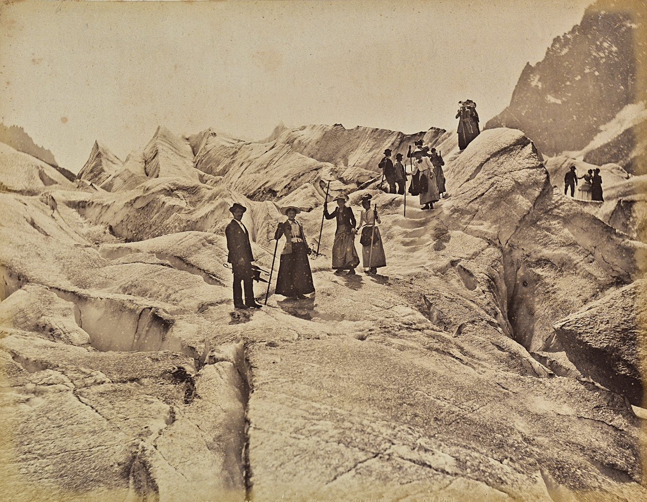 Turisté na ledovci " Mer de Glace" na Mont Blancu, Chamonix, Francie od Unknown photographer