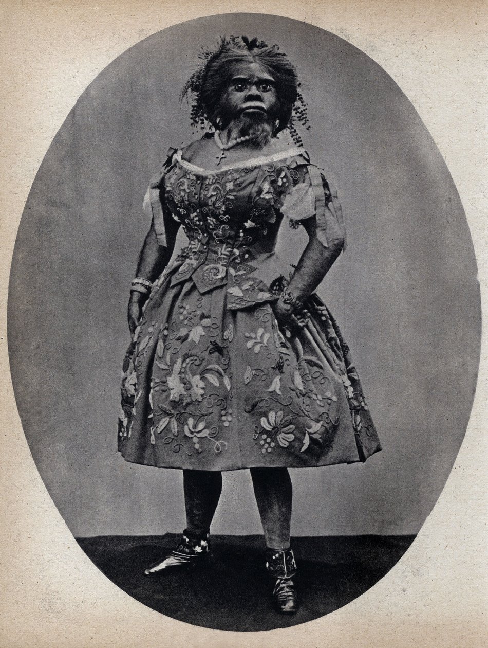 Monstra, psí žena. Fotografie, konec 19. století, Paříž. Coll. Selva. od Unknown photographer