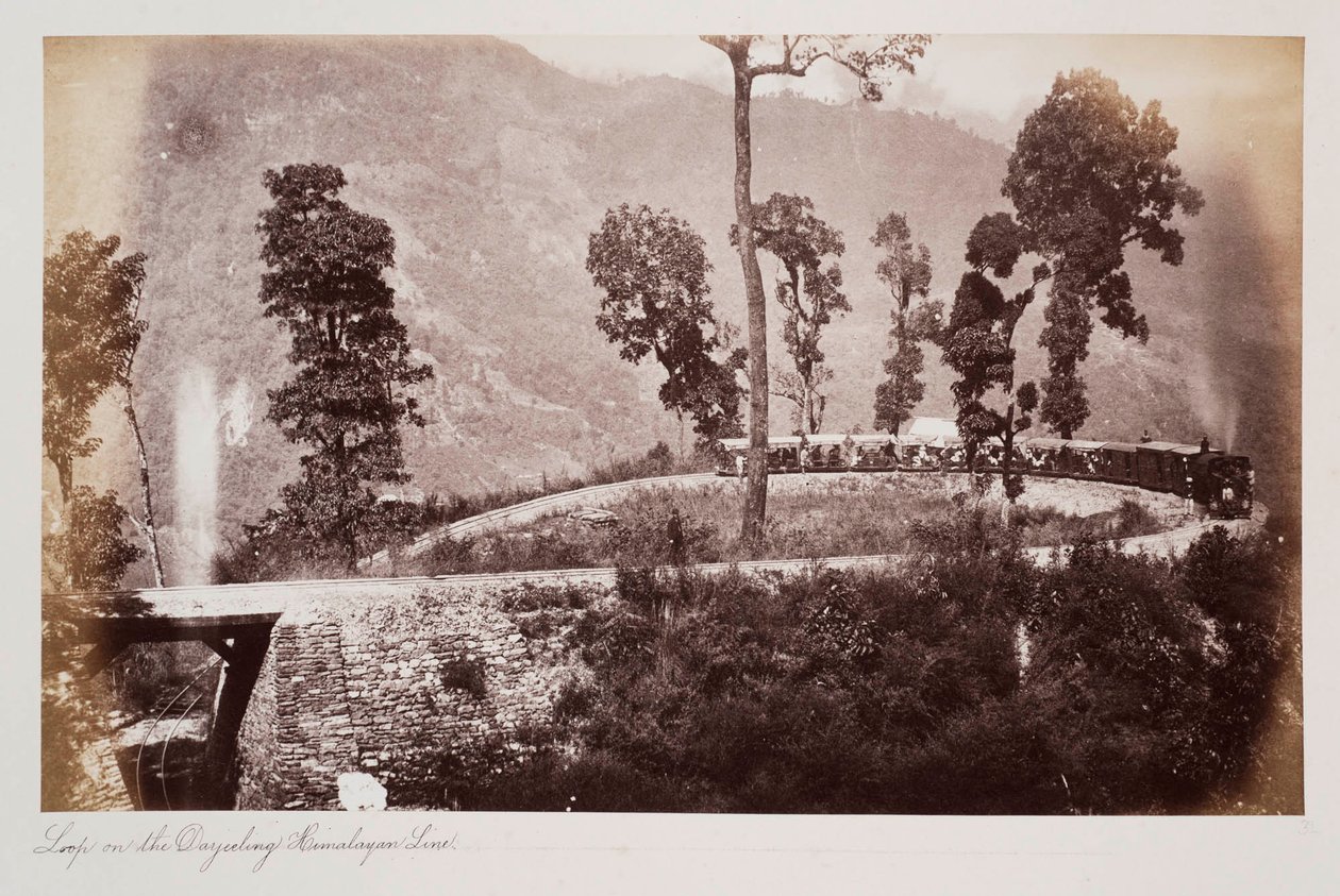 Smyčka na himálajské lince Darjeeling, kolem roku 1885 (sépiová fotografie) od Unknown photographer