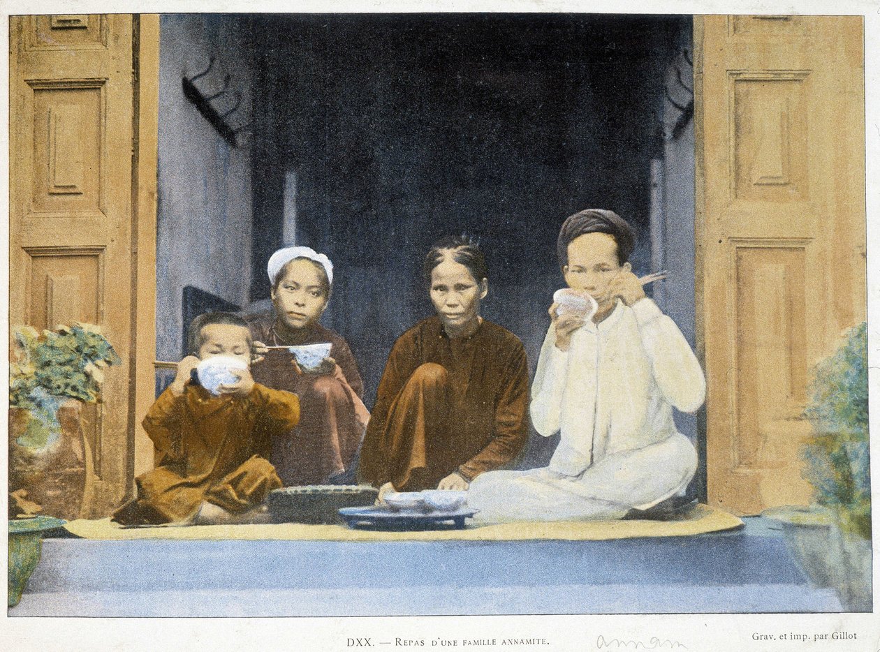 Meal of annamite family, v. 1895, “Around the World”, konec 19. století. od Unknown photographer