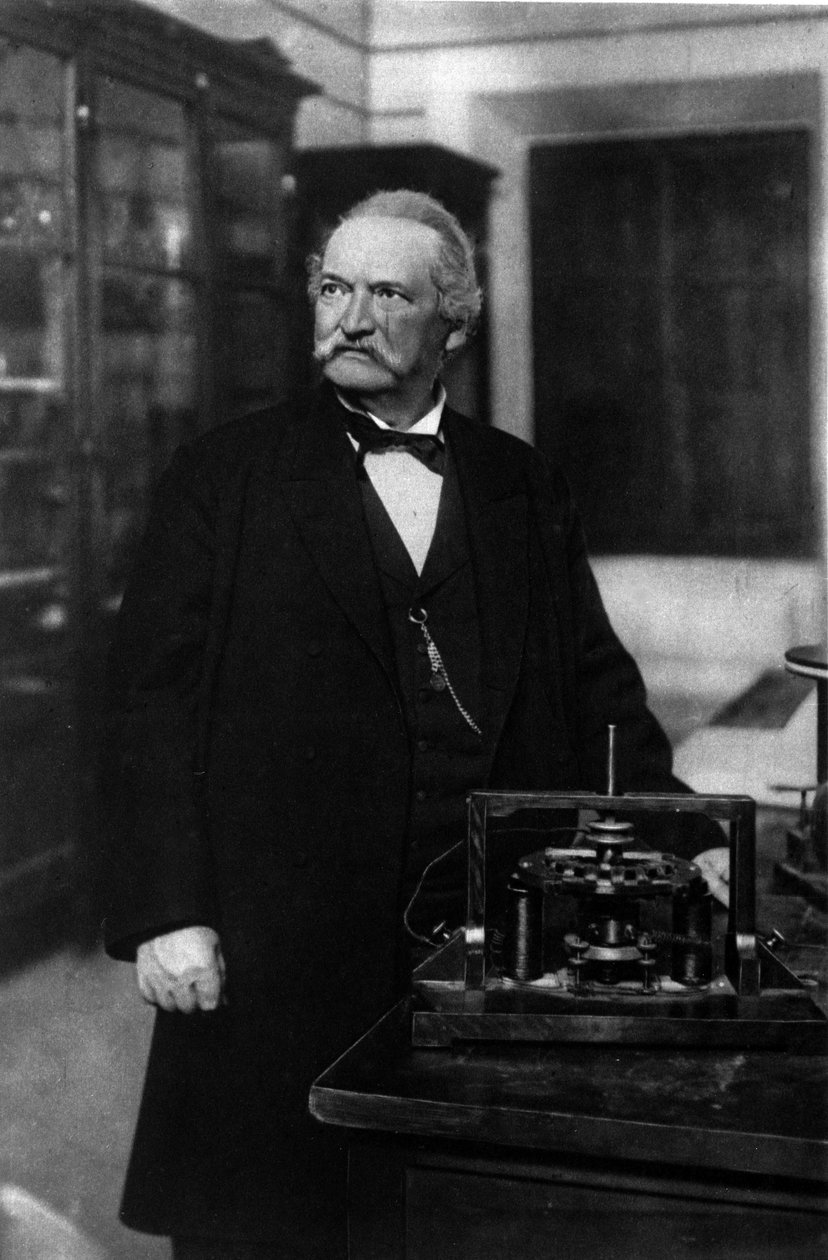 Portrét Antonia Pacinottiho, italského fyzika (1841-1912) s jeho prstenem (Anello). od Unknown photographer