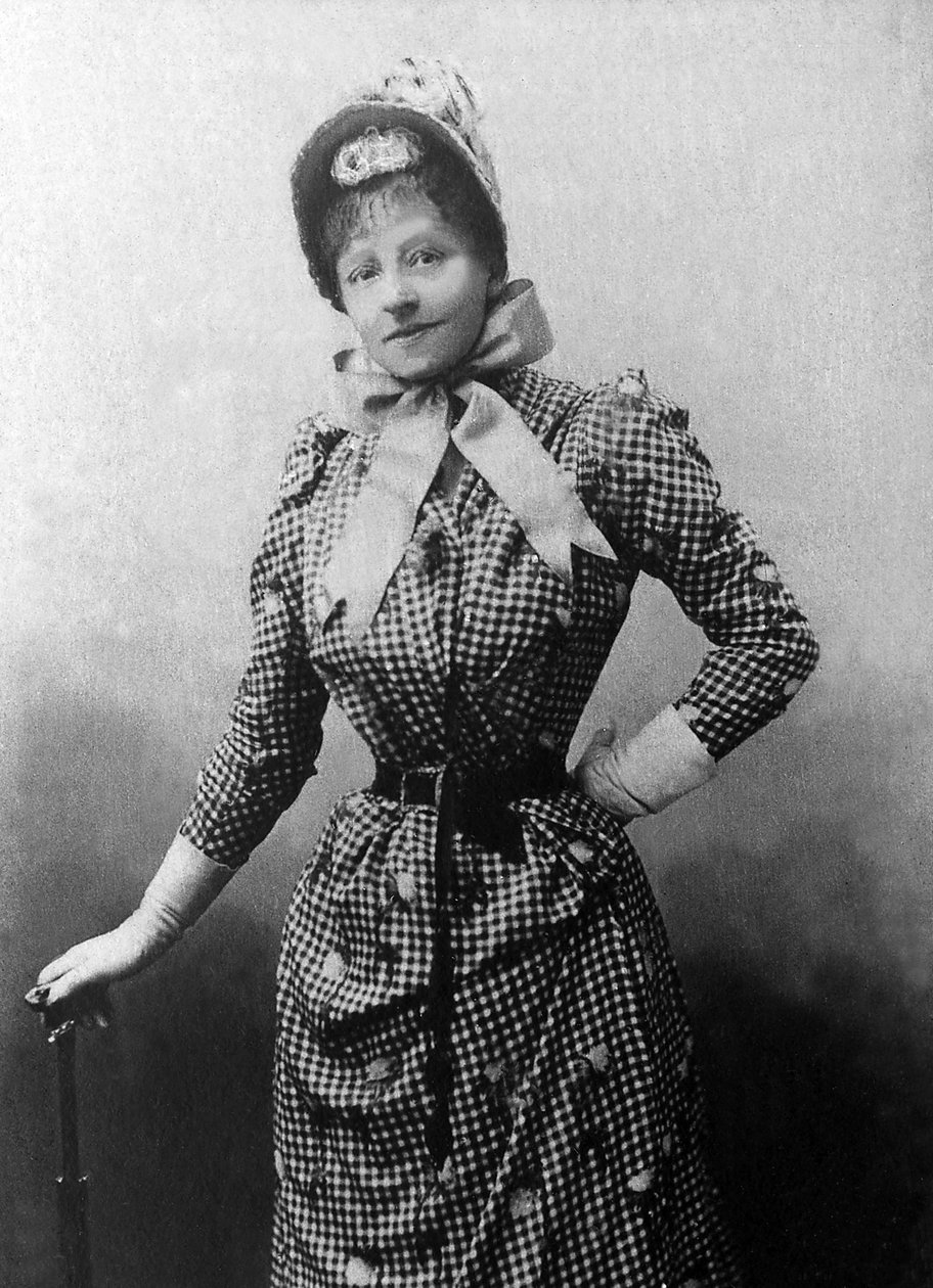 Portrét Gyp (Sibylle Gabrielle Marie Antoinette Riquetti de Mirabeau, hraběnka z Martel de Janville) (1849-1932), francouzská spisovatelka, napsala více než 120 knih, včetně „Ce que femme passe“ v roce 1883. Je to Mirabeauova pramalá neteř . Fotografování od Unknown photographer