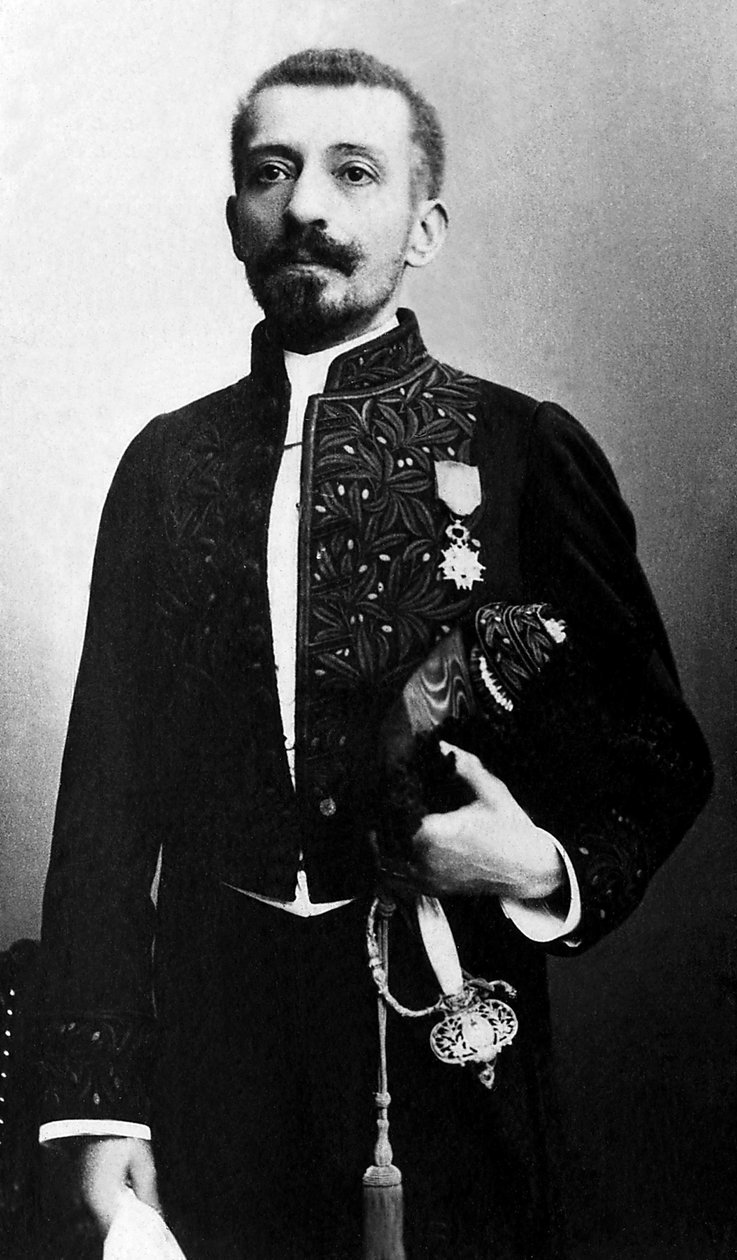 Portrét Pierra Lotiho (1850-1923), spisovatele a důstojníka francouzského námořnictva, v akademickém kostýmu. od Unknown photographer