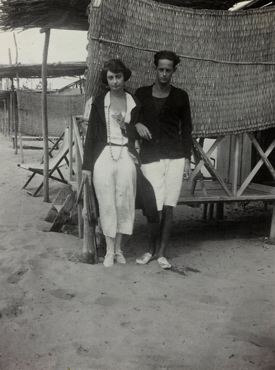 Portrét páru na pláži, Versilia od Unknown photographer