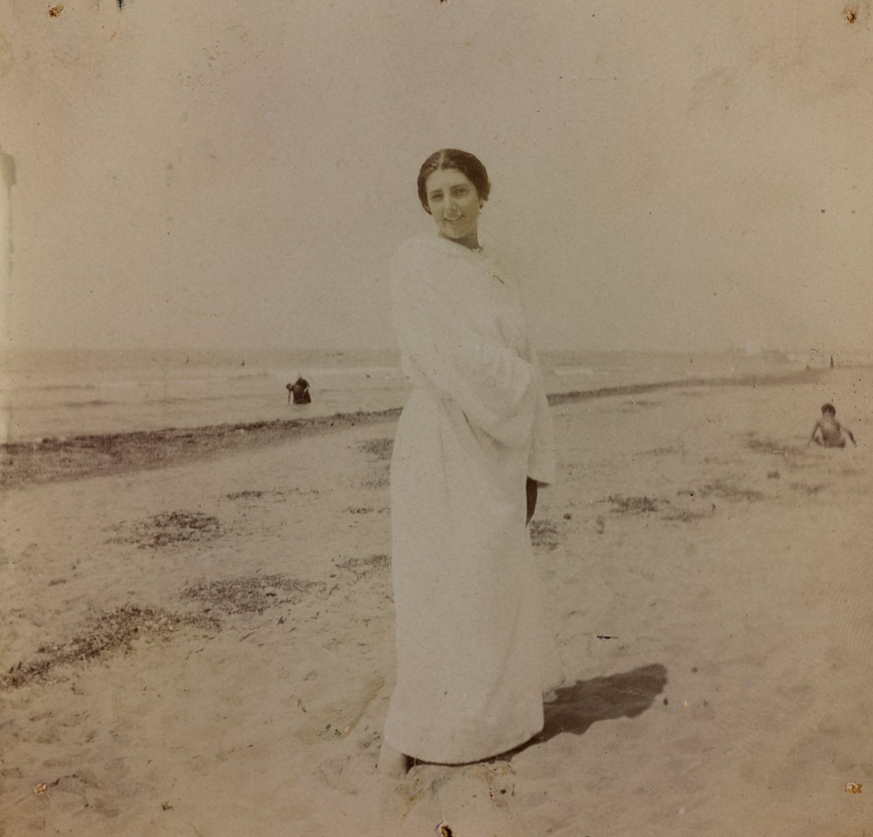 Portrét na pláži ve Forte dei Marmi, Versilia, asi 1910 (foto) od Unknown photographer