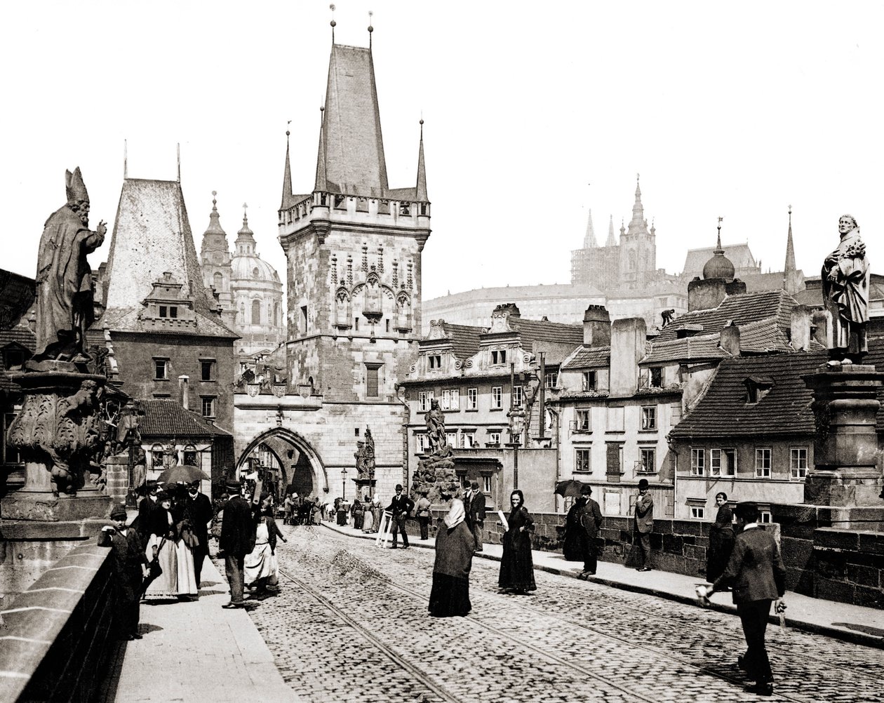 Praha. Karlův most a staroměstská věž. kolem roku 1890. od Unknown photographer