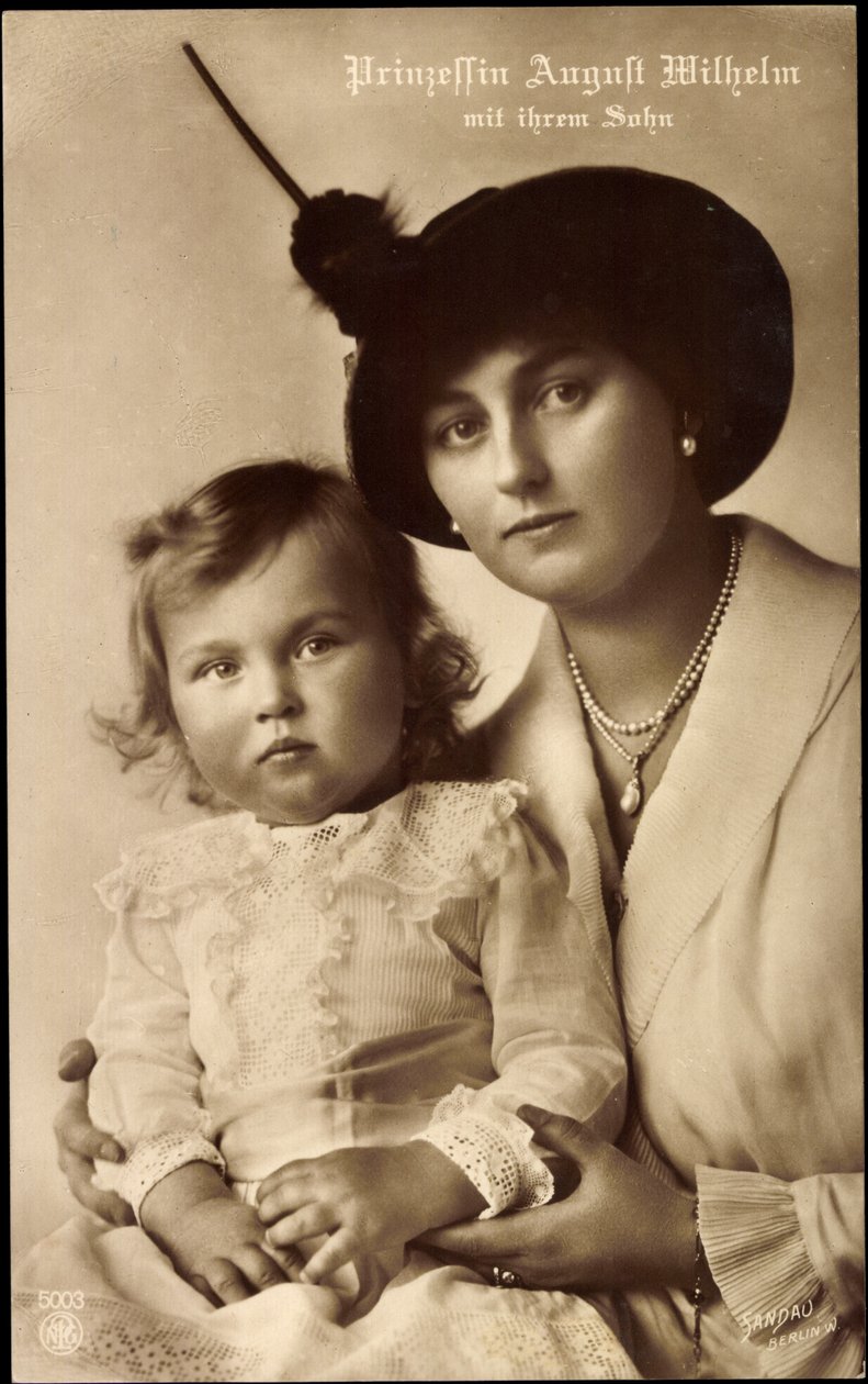Princezna Augusta Wilhelmová se synem, NPG 5003 od Unknown photographer