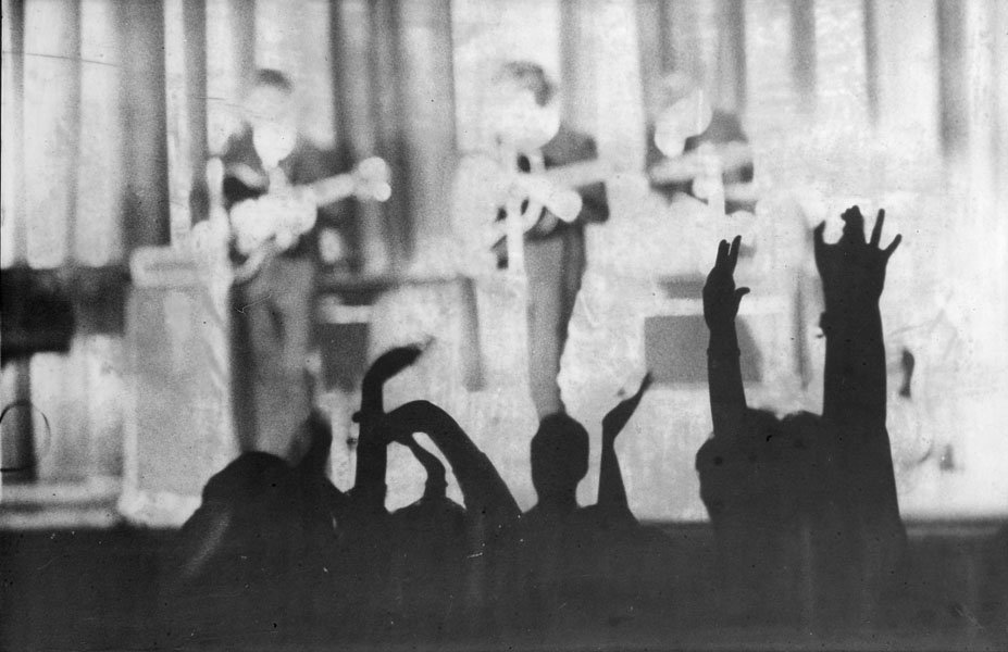 The Beatles/Brian Epstein (černobílá fotografie) od Unknown photographer
