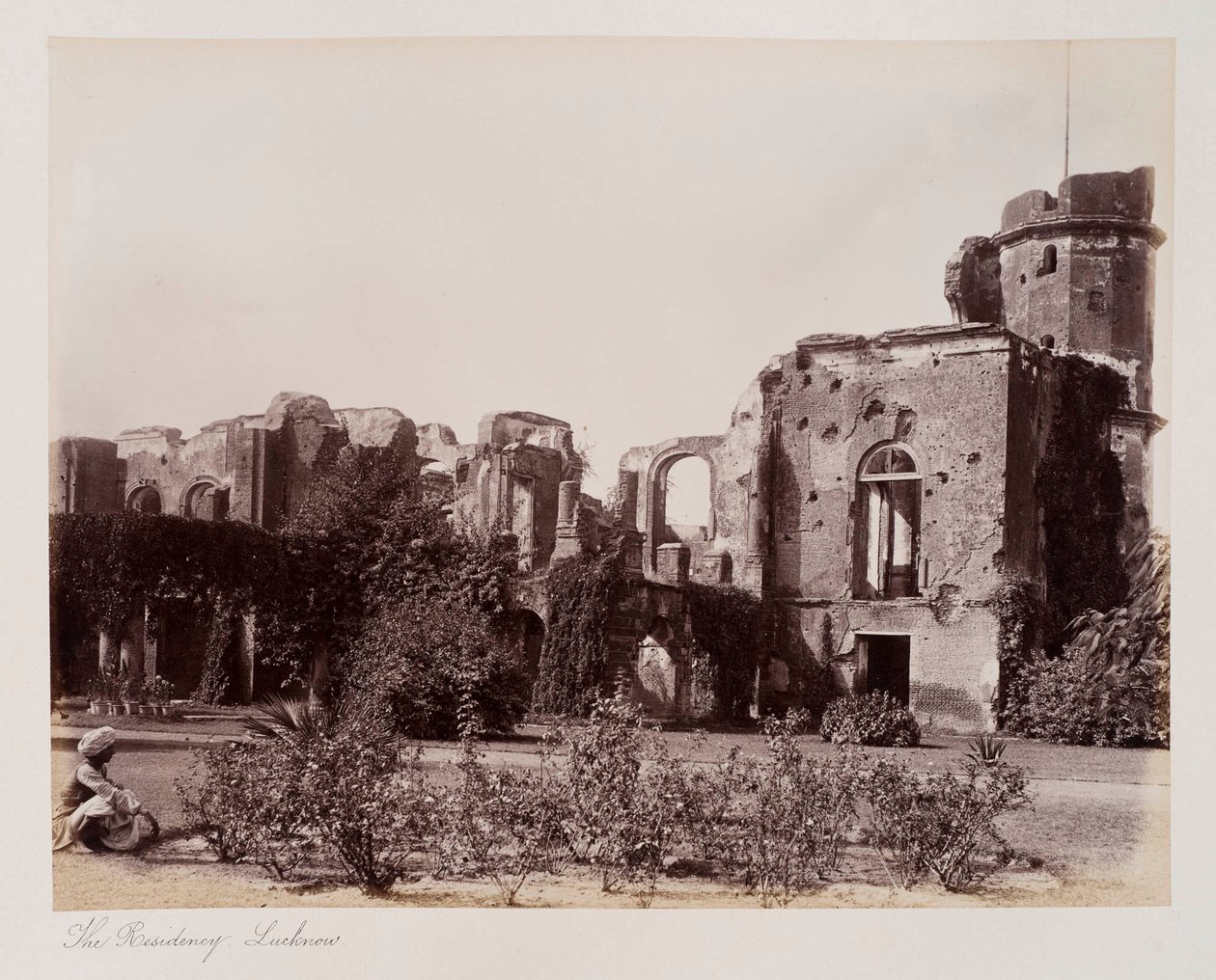 The Residency Lucknow, c.1885 (sépiová fotografie) od Unknown photographer