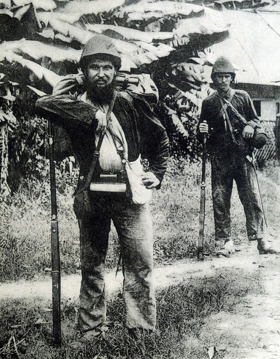 Dva vojáci z tonkinského venkova v roce 1883. od Unknown photographer