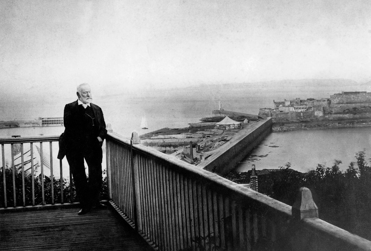 Victor Hugo (1802-1885) v Hauteville House během exilu na Guernsey (od roku 1851 do roku 1870) v roce 1868 od Unknown photographer