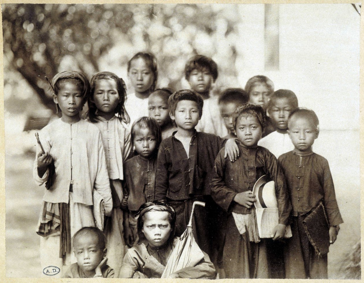 Vietnamská dětská skupina, v. 1895. od Unknown photographer