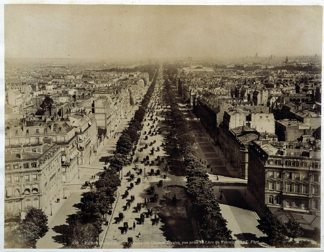 Pohled na Champs-Elysees z Arc de Triomphe, a.n.d. konec 19. století. od Unknown photographer
