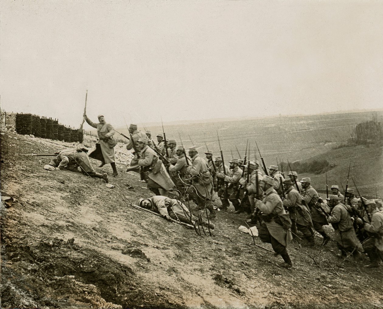 Válka 14-18 (1914-1918) - Propaganda - Fotografická stereoskopická skleněná deska LSU (L.S.U. La Stereoscopie Universelle) vydaná v roce 1914: odstranění velkého ostrohu Notre-Dame de Lorette (obec Ablain-Saint-Nazaire - Ablain Saint Nazaire, Pas-de-Calais od Unknown photographer