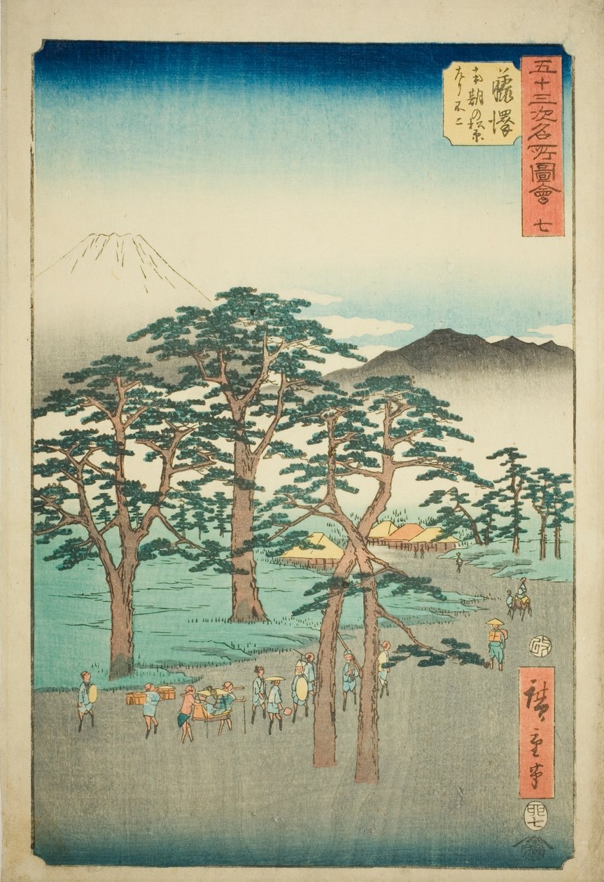 Fujisawa: Mount Fuji na levé straně od Nanki Pine Grove (Fujisawa, Nanki no Matsubara hidari no Fuji), ne. 7 ze série „Slavné památky padesáti tří stanic (Gojusan tsugi meisho zue)“, známé také jako Vertikální Tokaidó od Utagawa Hiroshige