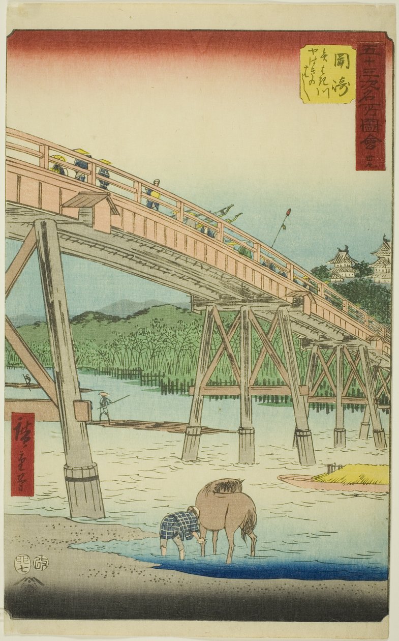 Okazaki: Most Yahagi na řece Yahagi (Okazaki, Yahagigawa Yahagi no hashi), číslo 39 ze série „Slavné památky padesáti tří stanic (Gojusan tsugi meisho zue)“, známé také jako Vertikální Tokaido od Utagawa Hiroshige