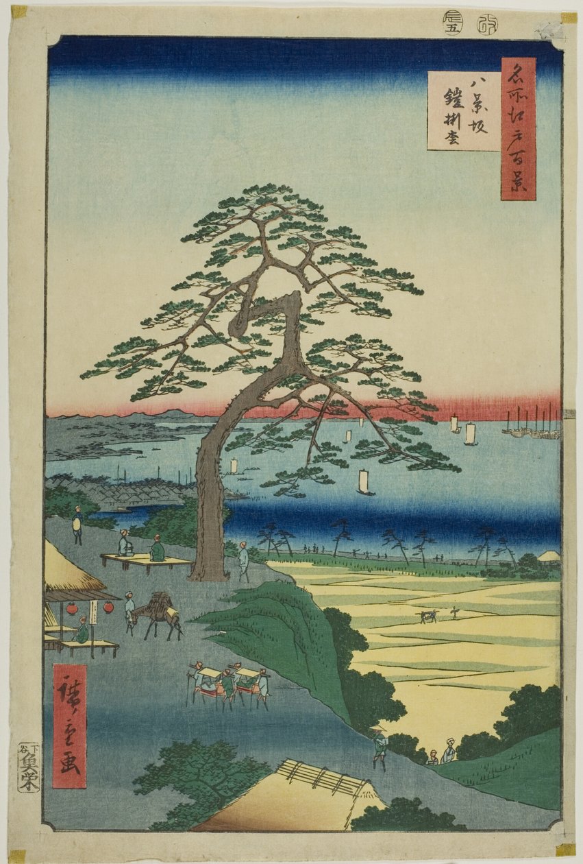 Borovice visící na brnění v Hakkeizace (Hakkeizaka Yoroikakematsu), ze série "Sto slavných pohledů na Edo (Meisho Edo hyakkei)". od Utagawa Hiroshige