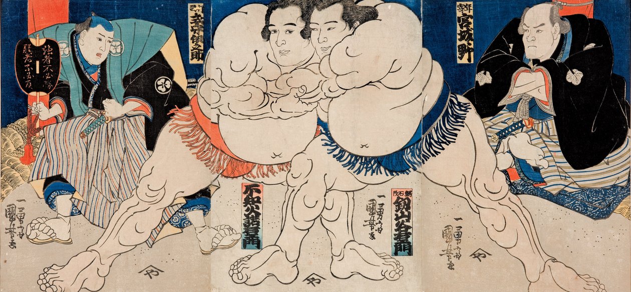Sumo zápasníci Shiranui Dakuemon (uprostřed vlevo), Tsurugizan Taniemon (uprostřed vpravo) spolu s rozhodčím Shikimori Inosukem a sedícím porotcem (vlevo) a starším (bývalým) zápasníkem Miyaginem (vpravo) od Utagawa Kuniyoshi