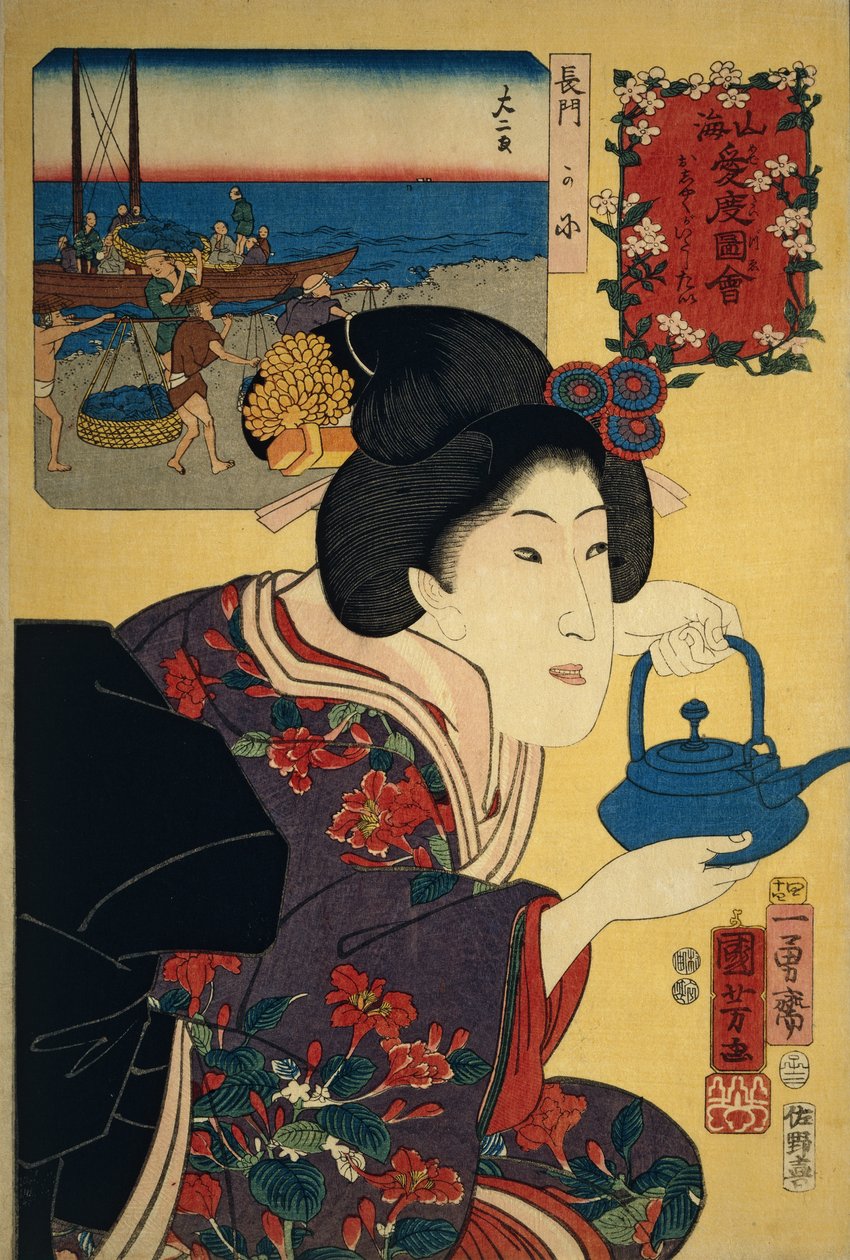Servírka s konvicí na saké, s pláží Nagato vyobrazenou na obrázku v pozadí od Utagawa Kuniyoshi