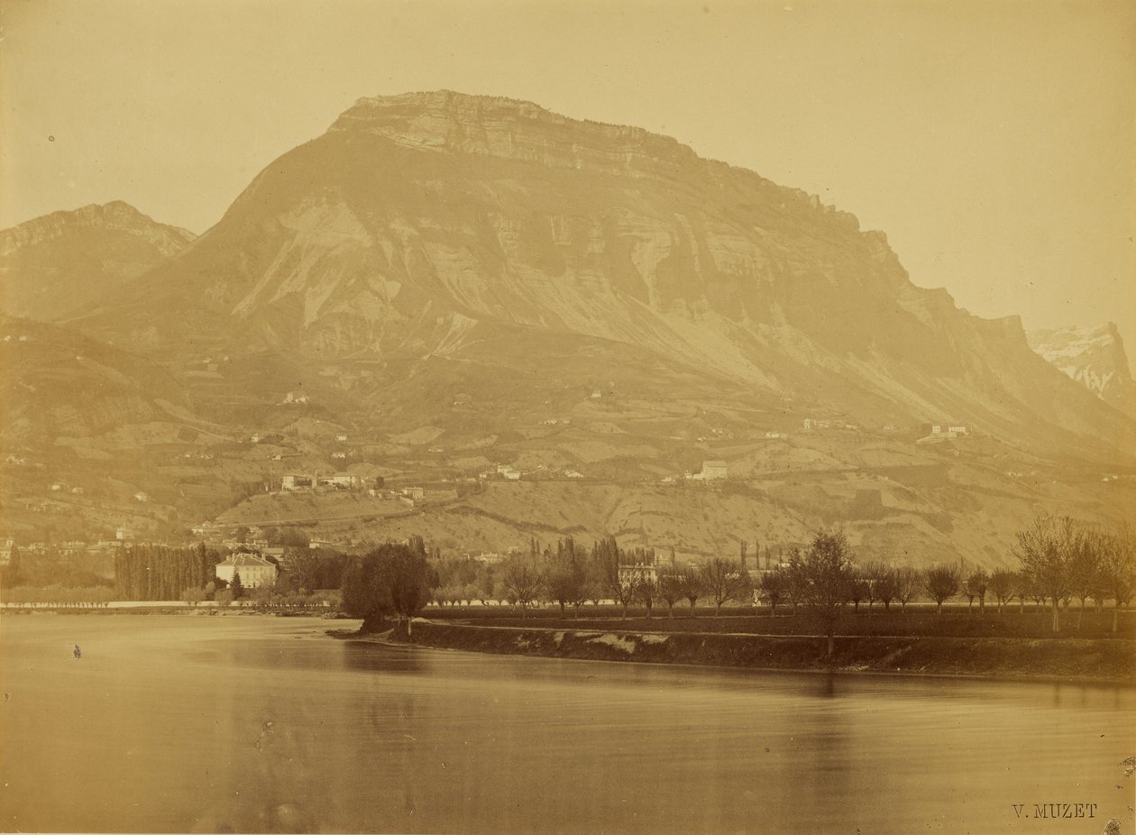 [Řeka Isère, Mont Saint-Eynard, Dent de Crolles při pohledu z Grenoblu, Francie] od V. Muzet