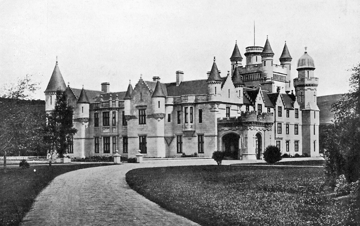 Hrad Balmoral, Skotsko, c1920 od Valentine and Sons Ltd