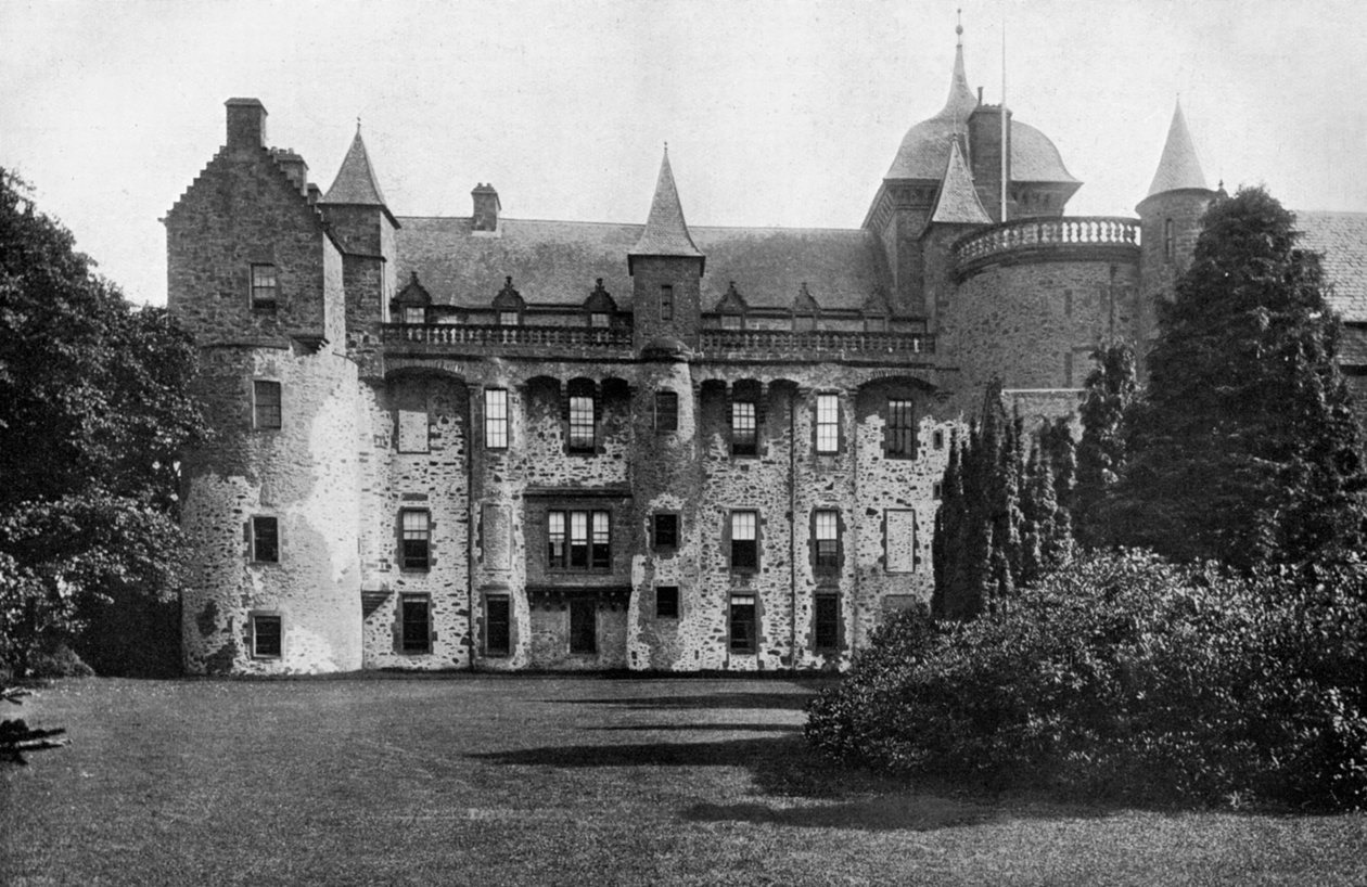 Hrad Thirlestane, Lauder, Skotsko, 1924-1926 od Valentine and Sons Ltd
