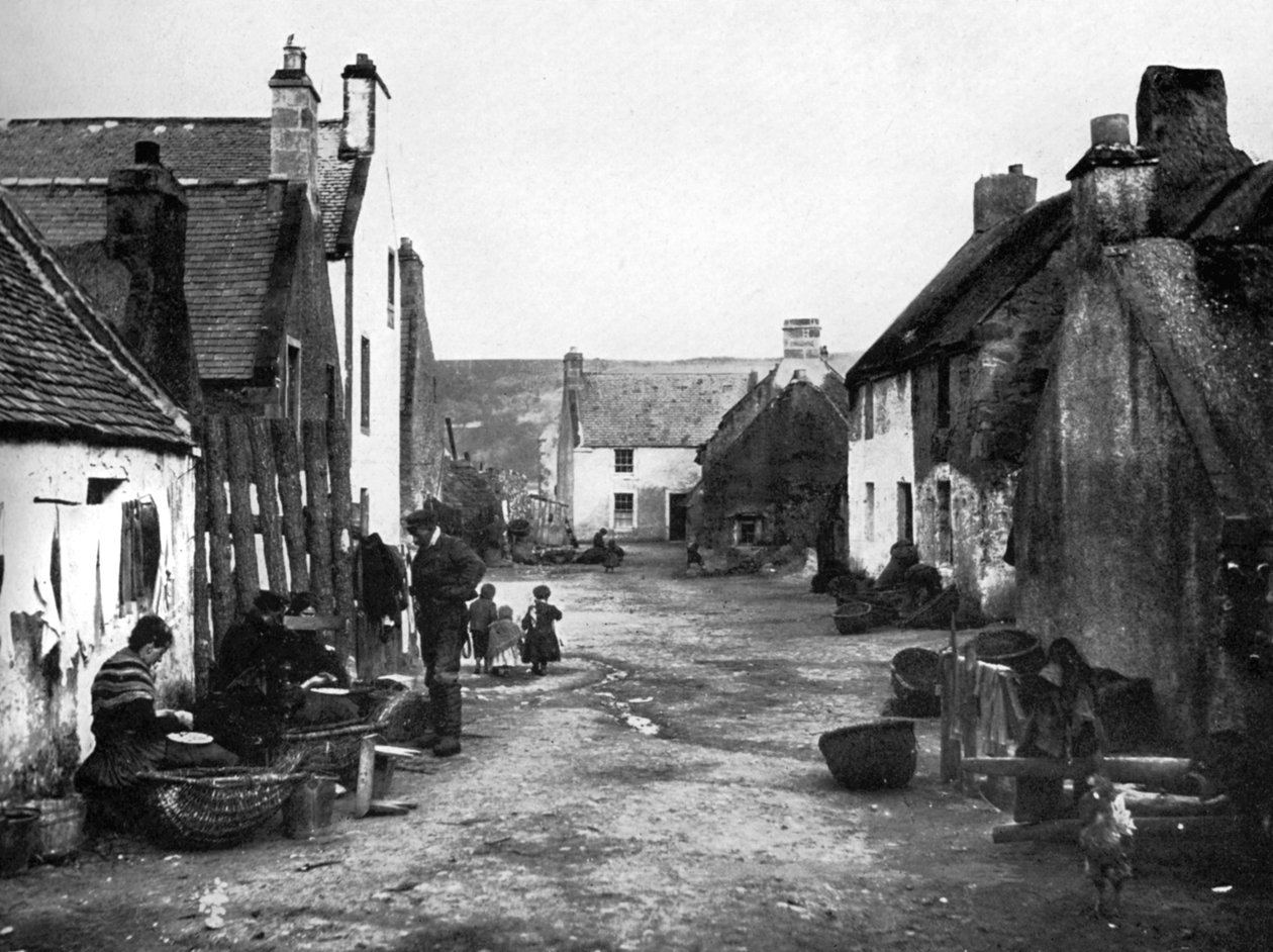 V rybářském městě, Cromarty, Skotsko, 1924-1926. od Valentine and Sons Ltd
