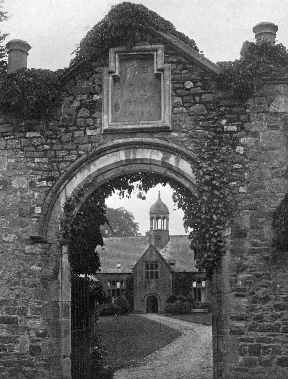 Blundells School, Tiverton, Devon, 1924-1926 od Valentine and Sons Publishing Co