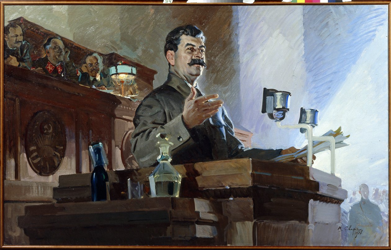 Joseph Stalin (Stalin) (Joseph Vissarionovič Djougachvili dit) (1879-1953) redefinuje sovětskou ústavu (Stalinskou ústavu) během 8. mimořádného sjezdu Sovětů 5. prosince 1936. Vidíme Vjačeslava Molotova (1890-1986) na dr. od Vasily Semyonovich Svarog