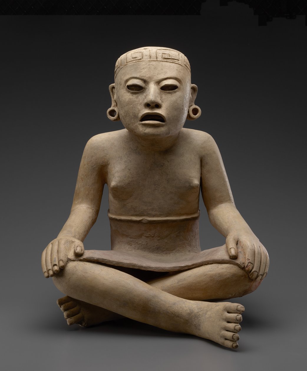 Sedící žena, 600-900 AD (hliněné zboží a polychromovaný pigment) od Veracruz Gulf Coast Civilisation