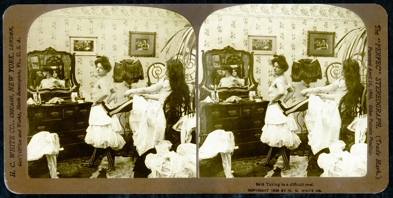 Stereoskopická karta zobrazující ženu sešněrovanou do korzetu, cca 1900 (sépiová fotografie) (viz také 473244) od Vermont, USA H.C. White Company