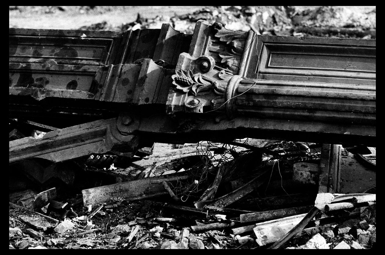 Demolice centrálního trhu v Paříži, v srpnu 1971 (čb foto) od Victor Baltard