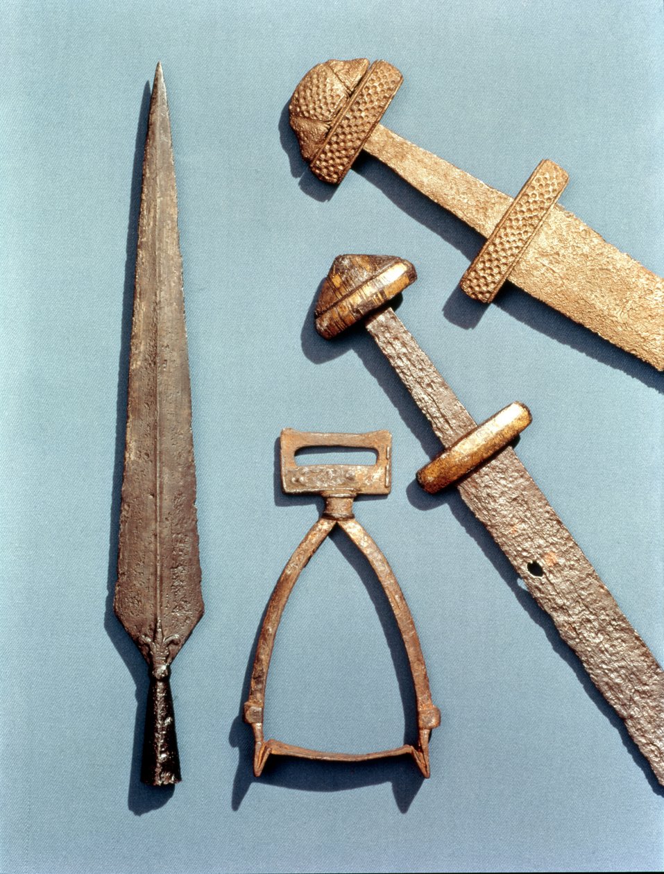 Vikingské meče, třmen a hrot kopí (podrobnosti) od Viking
