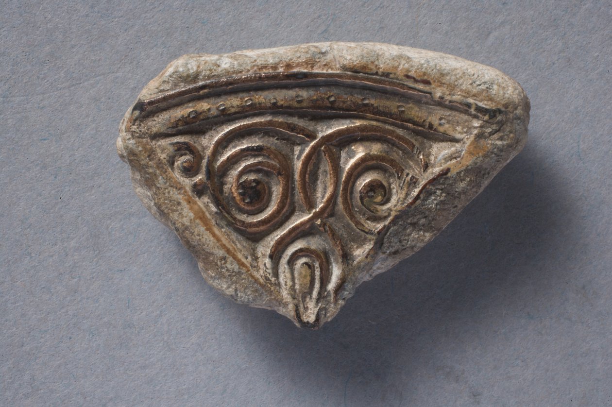 Závaží s anglosaskou intarzií (olovo a pozlacený bronz) od Viking