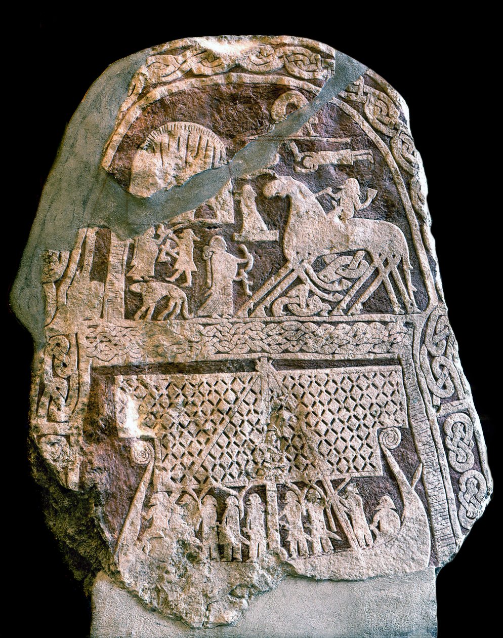 Runestone zobrazující Wotana (Odina) na jeho osminohém koni Sleipnir, jak nastupuje na vikingskou longship (kámen) od Viking Viking