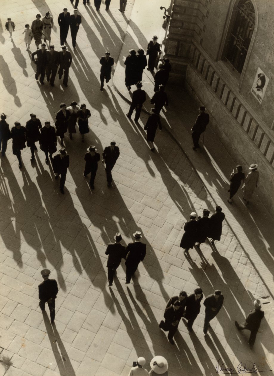 Letecký pohled na přeplněnou ulici, cca 1938 (čb fotografie) od Vincenzo Balocchi