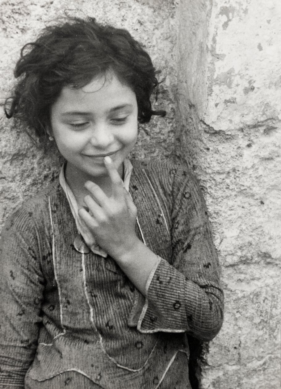 Portrét dítěte z alba "Plavba Egejským mořem - Zara, Athény, Rhodos a Tripolis", květen 1934 (čb fotografie) od Vincenzo Balocchi