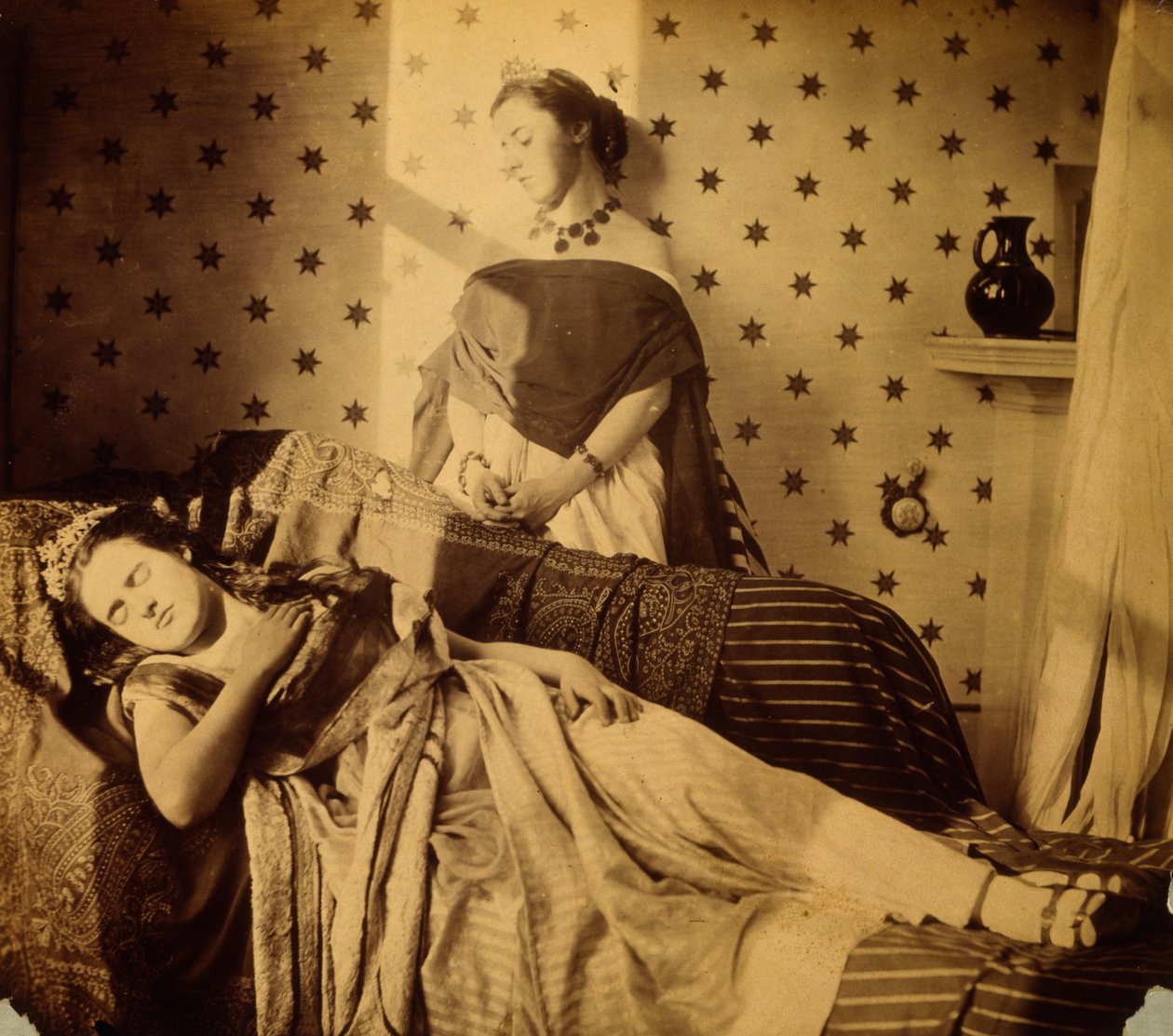 Fotografická studie Isabelly Grace a Clementiny Maude, asi 1853-4 od Viscountess Hawarden