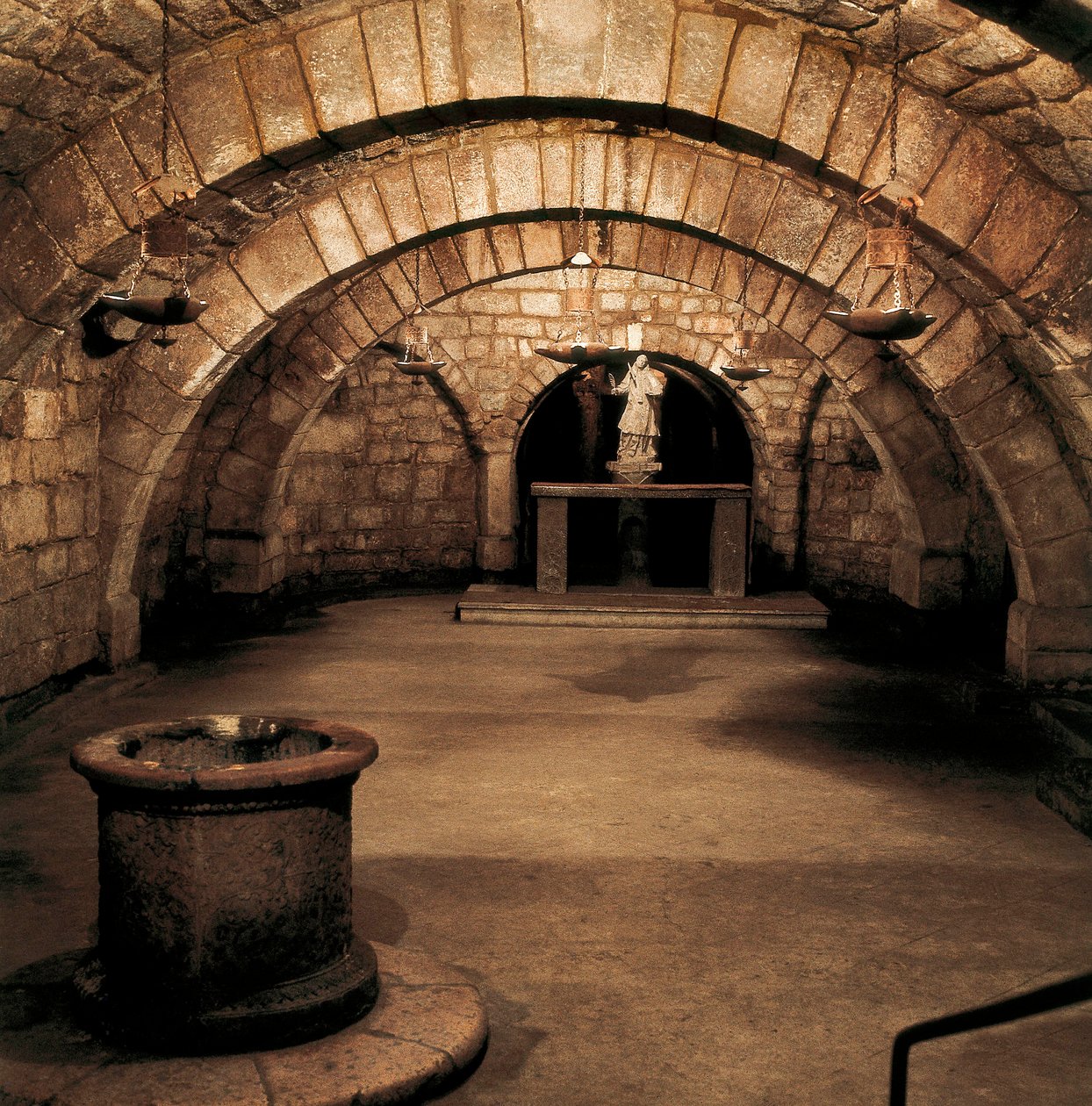 Krypta svatého Antolina, katedrála Palencia, Španělsko, 7. století (foto) od Visigothic