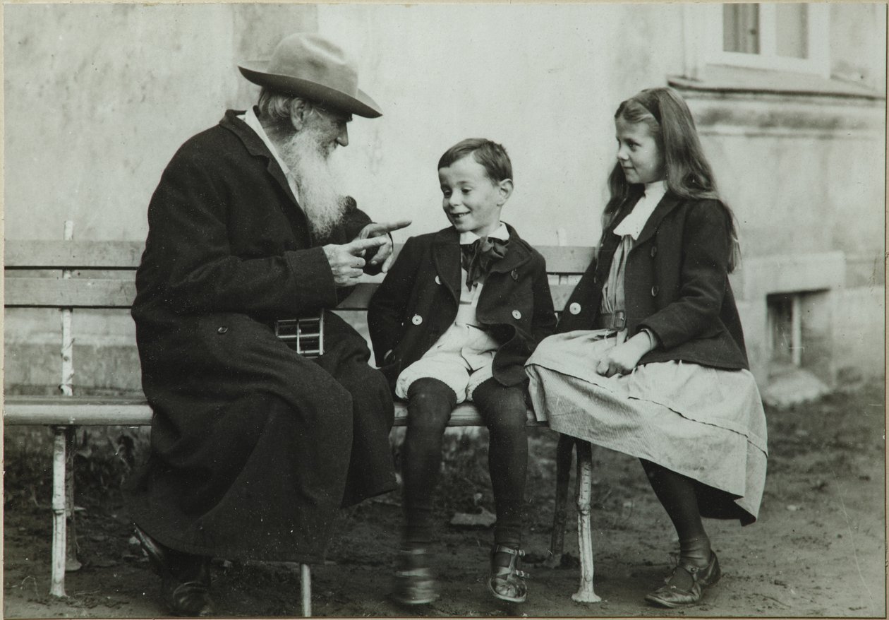 Lev Tolstoj s vnoučaty Leem a Sofií, 1909 od Vladimir Grigorievich Chertkov