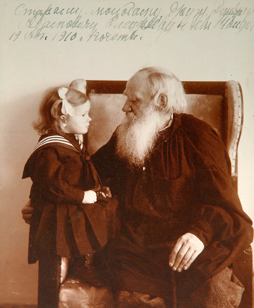 Ruský autor Leo Tolstoy se svou vnučkou Tatianou, Yasnaya Polyana, Rusko, c1910. od Vladimir Grigorievich Chertkov