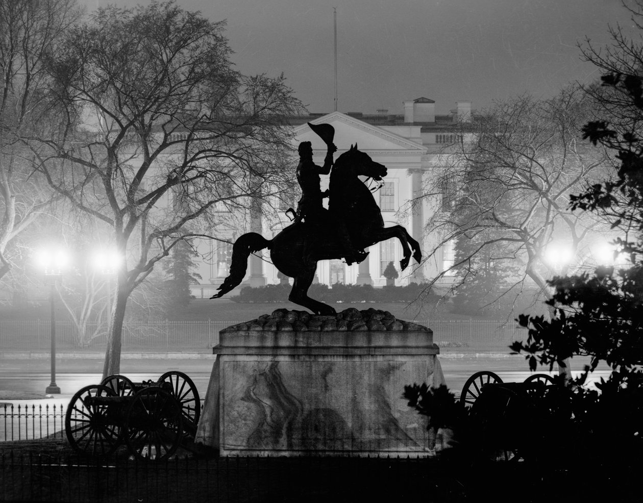Pomník Andrewa Jacksona na Lafayettově náměstí, Bílý dům za ním, noční Washington od Volkmar Wentzel