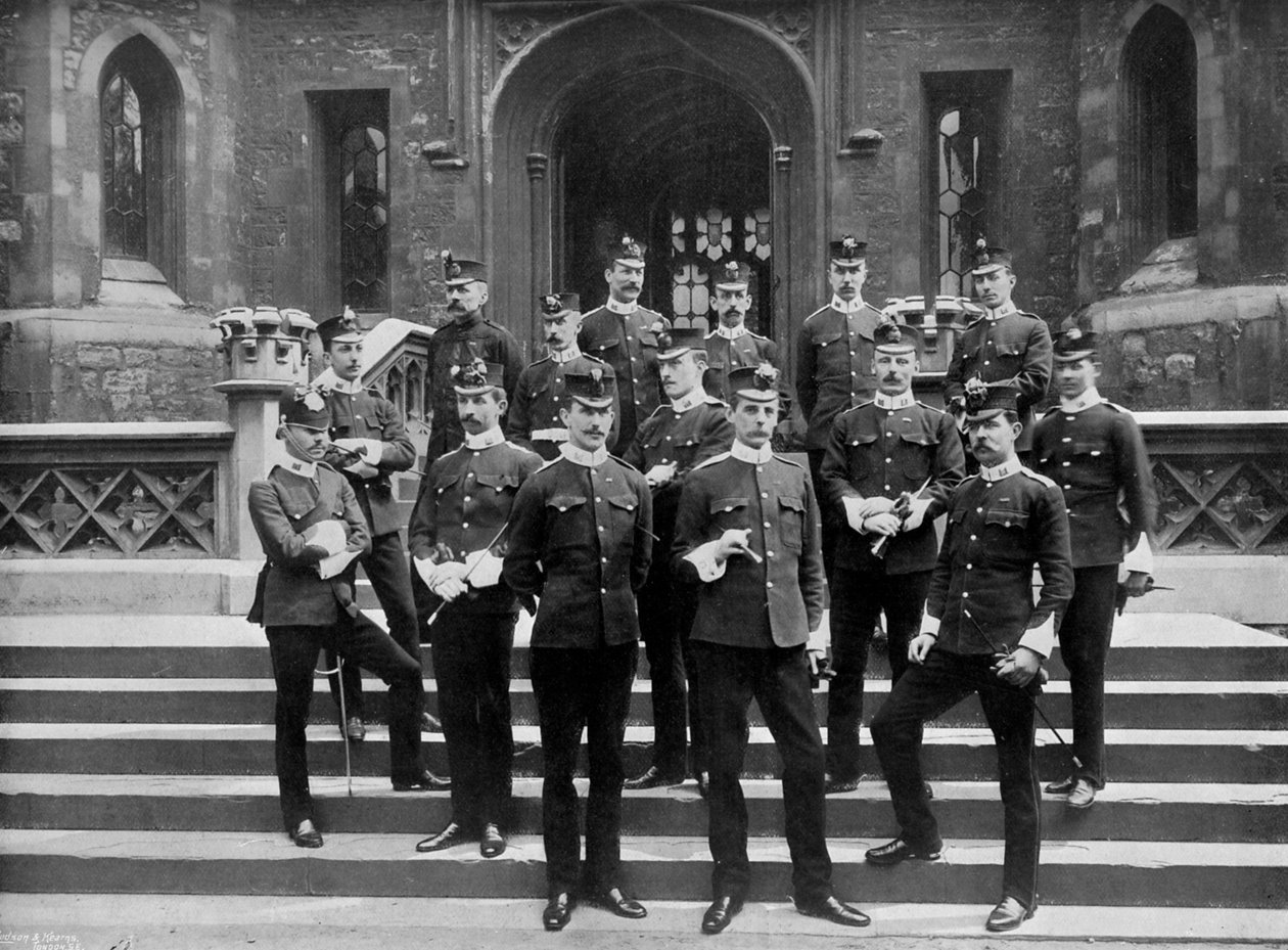 Důstojníci 1. Suffolk Regiment v Tower of London, 1895-1896. od W. W. Rouch