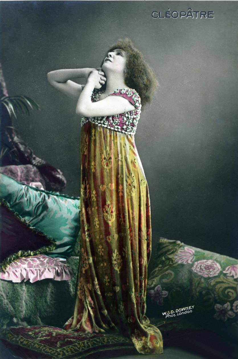 Henriette Rosine Bernard aka Sarah Bernhardt (1844-1923) jako „“ Kleopatra“, hra viktoriánského Sardoua od W. and D. Downey