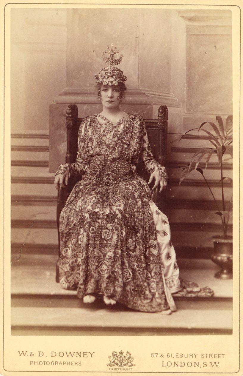 [Sarah Bernhardtová jako císařovna Theodora v Sardouově hře "Theodora"] od W. and D. Downey