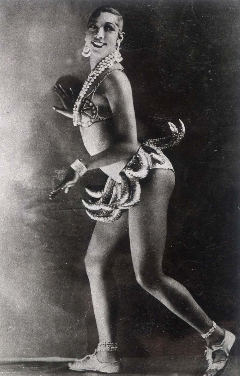Josephine Baker oblečená s pásem banánů. Fotografie Luciena Waleryho (1863-1935). od Walery
