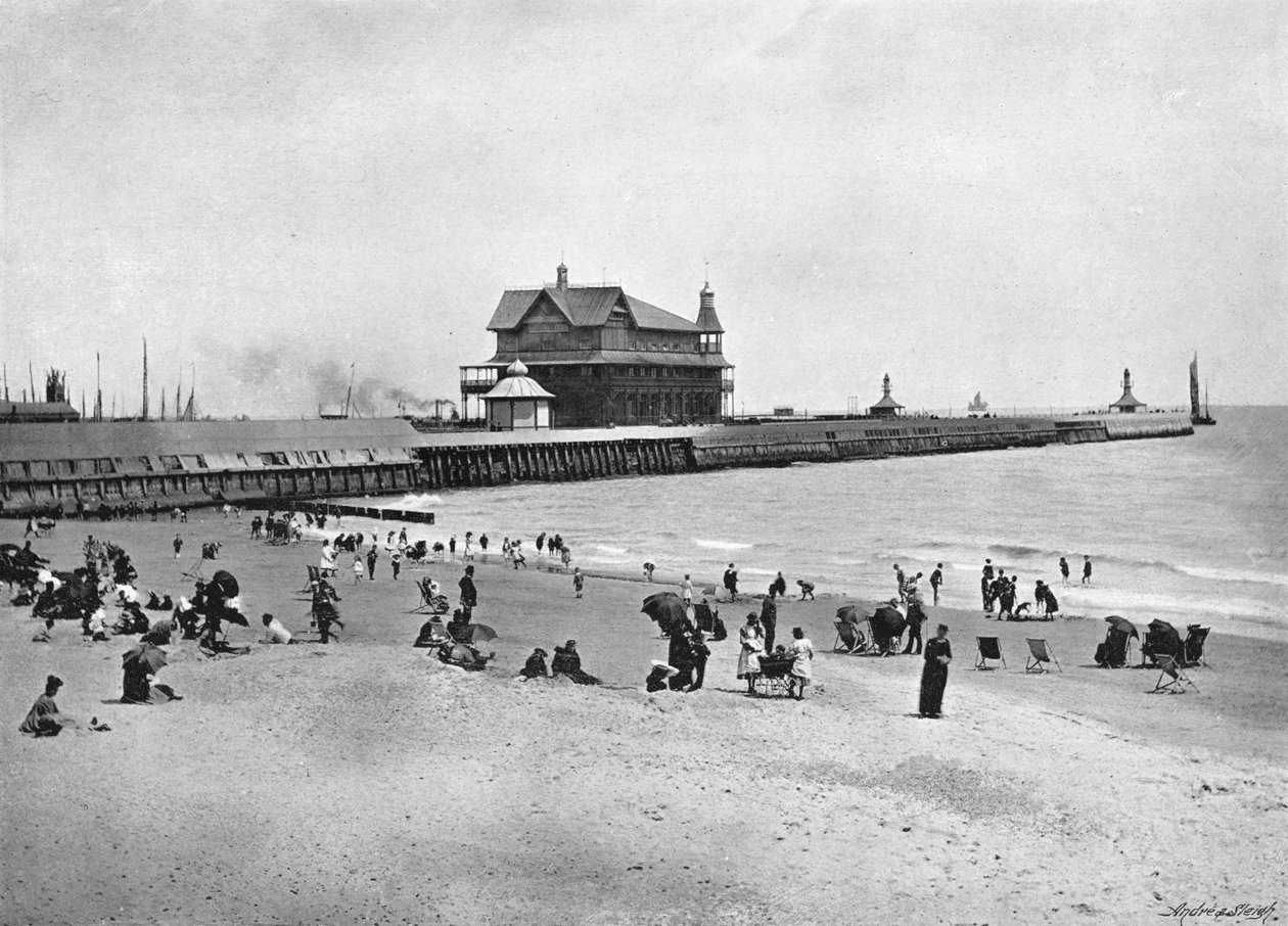 The Pier, Lowestoft, c1896 od Walter Boughton